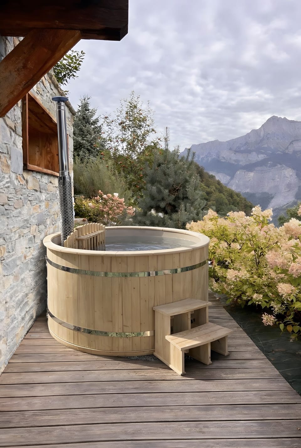 Outdoor spa tub