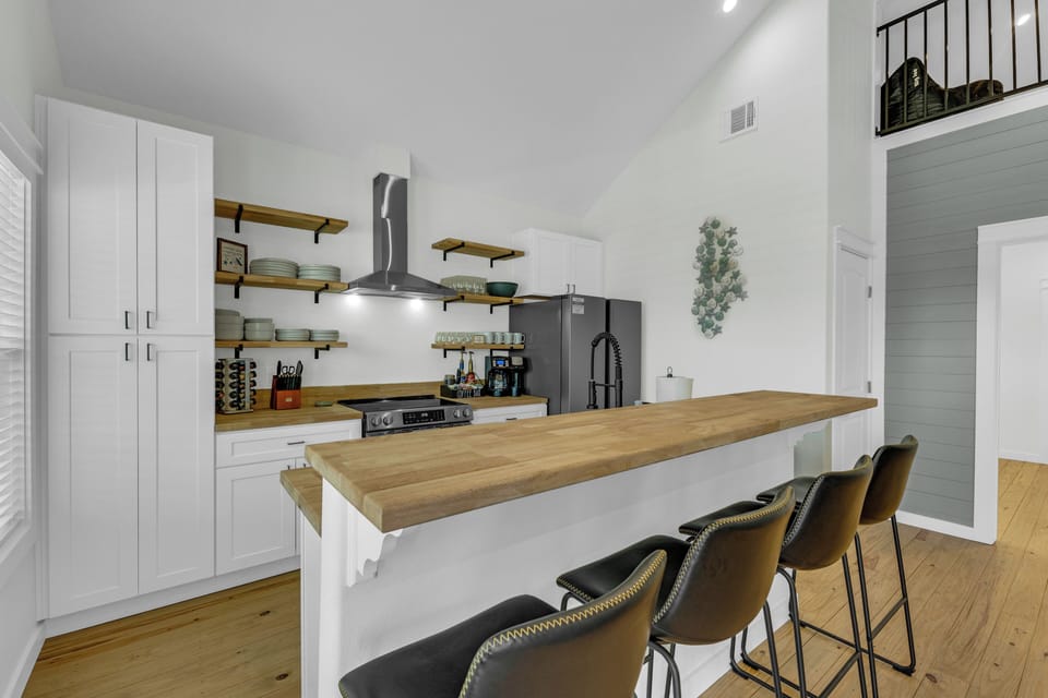 Seating for 4 at the bar