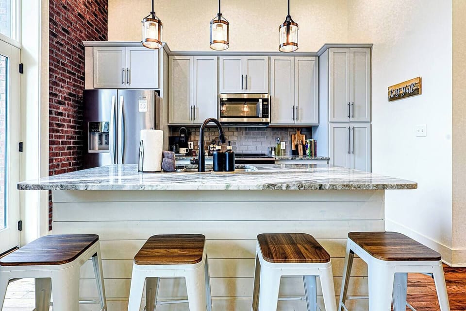 Gourmet Kitchen: Cook up a storm in style with a sleek design and modern appliances!