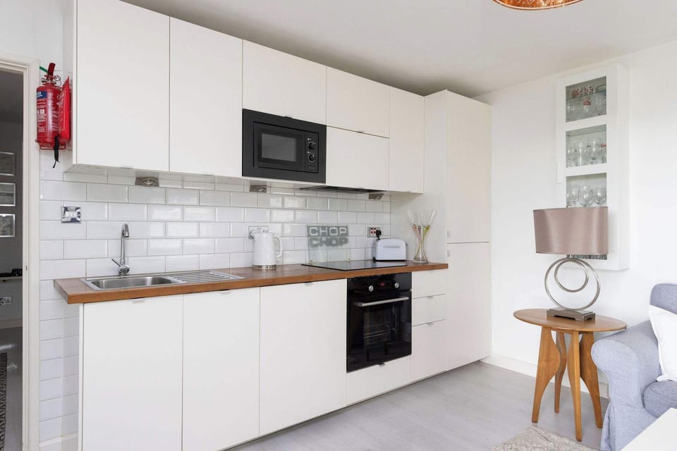The fully-equipped kitchen has everything you need to prepare breakfast, lunch, dinner and beach picnics. 