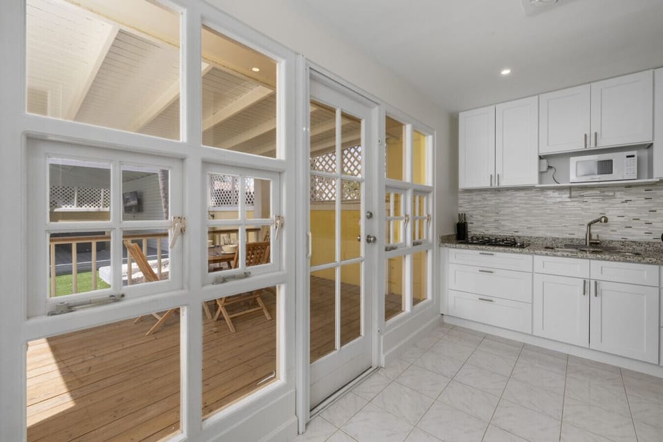 Experience seamless indoor-outdoor living in this stylish kitchen, perfect for entertaining.
