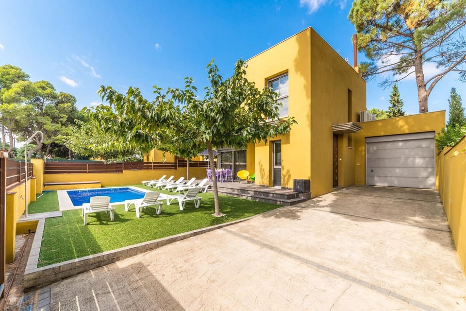 Holiday Home Swimming Pool