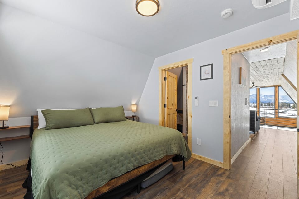 Master bedroom- king bed