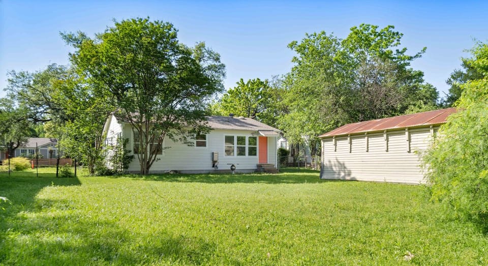 Room to zoom! Your kids and can unleash their inner sprinters in this yard—it`s practically a racetrack!