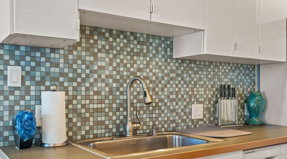 Well-equipped and efficient, this kitchen has all you need for easy meal prep and stress-free cleanup.