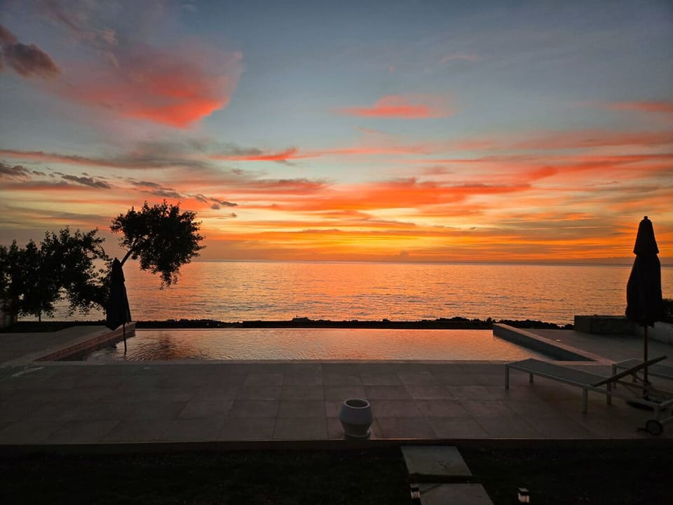 Spectacular Nightly Sunsets 