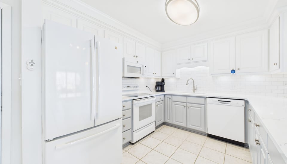 Fully applianced kitchen with all the cooking essentials
