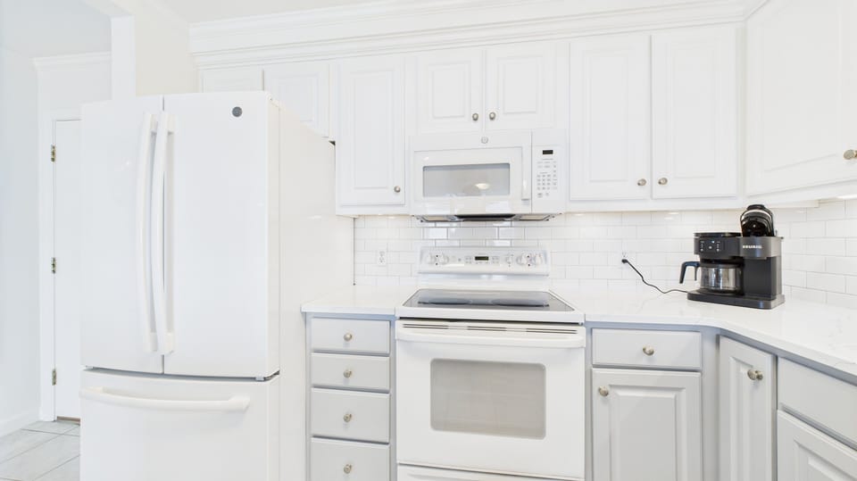 Fully applianced kitchen with all the cooking essentials
