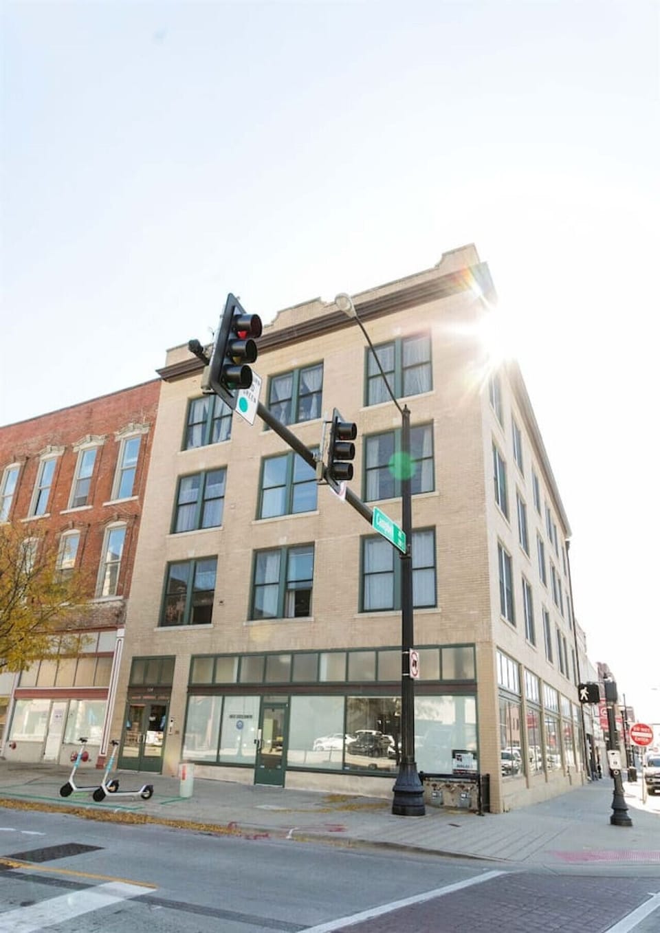 Spacious 3rd Floor Corner Loft in the heart of downtown