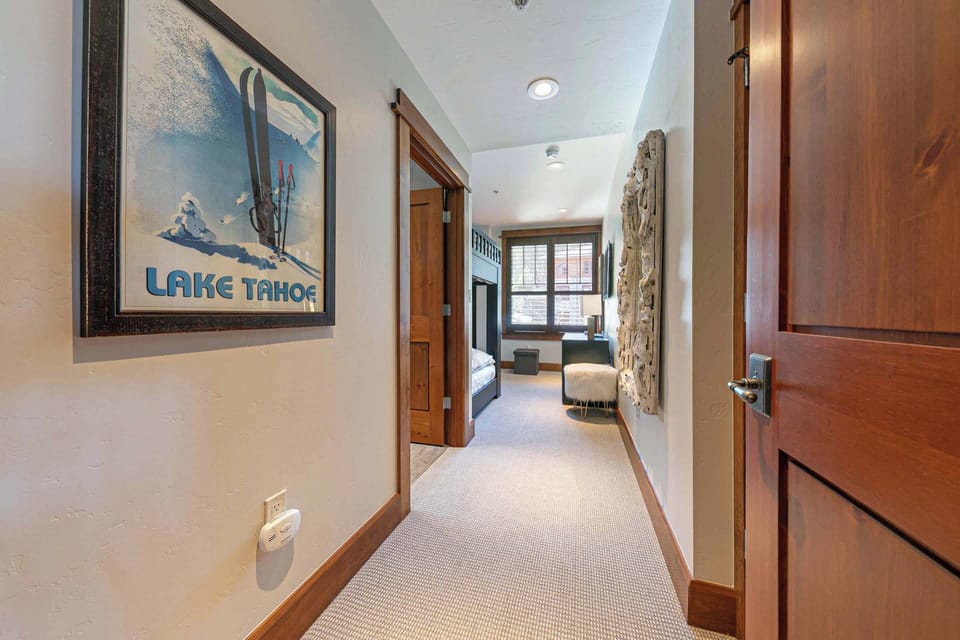 4001 Northstar Dr Unit 302-print-018-009-Interior-3361x2241-300dpi