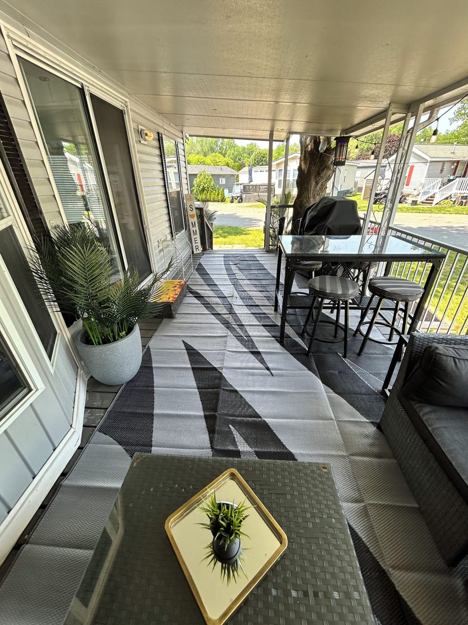 Outdoor dining