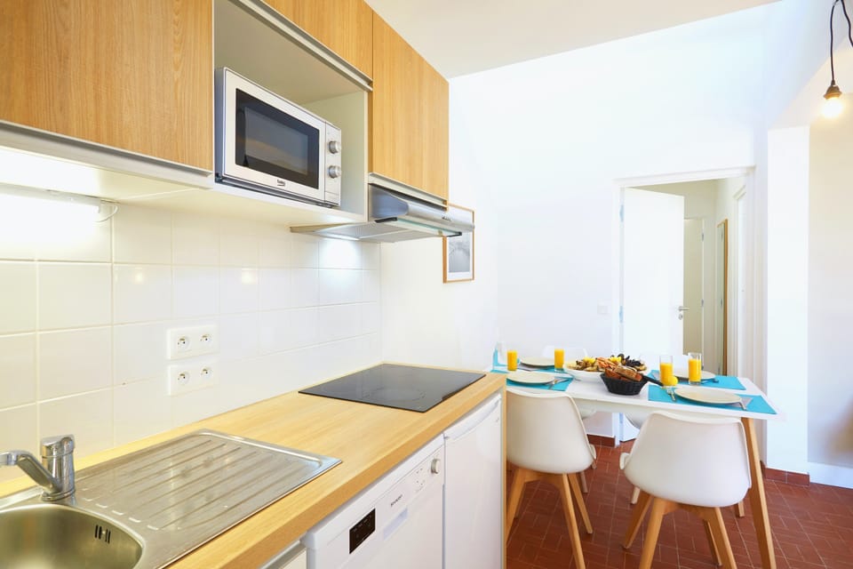 Whip up a snack in the kitchenette.