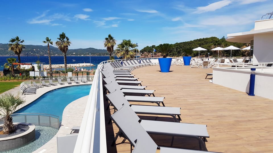 Spend time on the terrace with sun loungers for everyone!