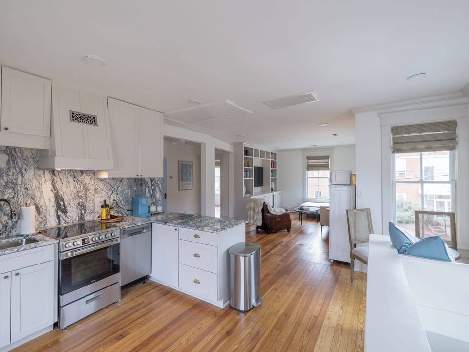250307 EKP AKueckerAirbnb 00072