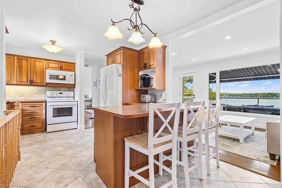 Fully equipped kitchen (1)