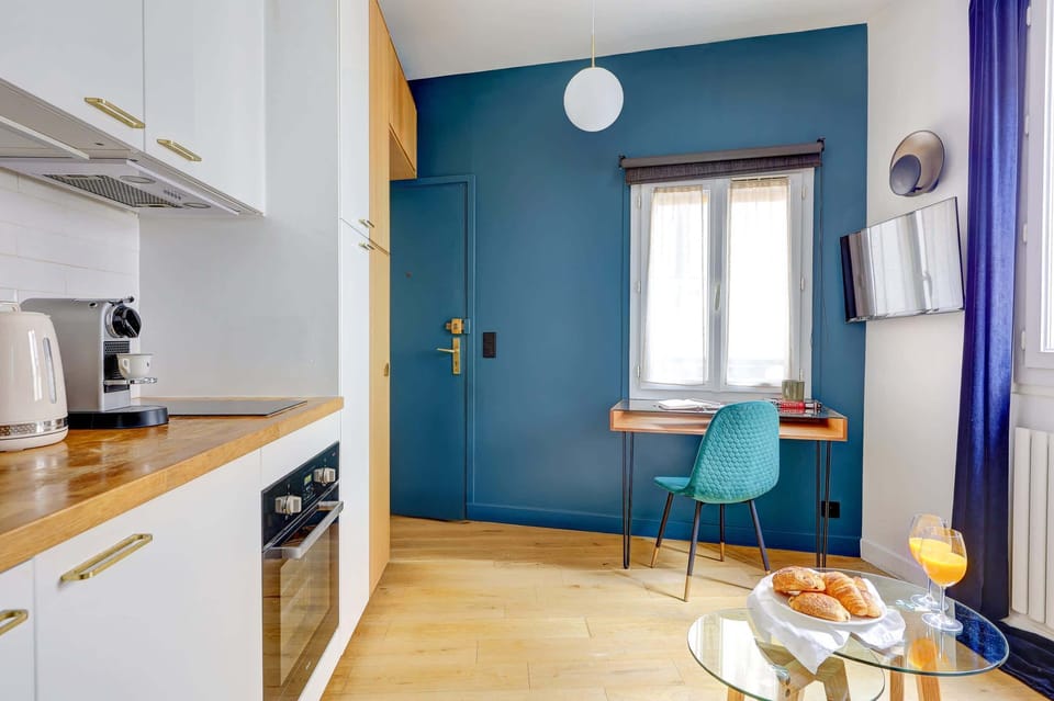 The kitchen is fully equipped to prepare a simple meal 