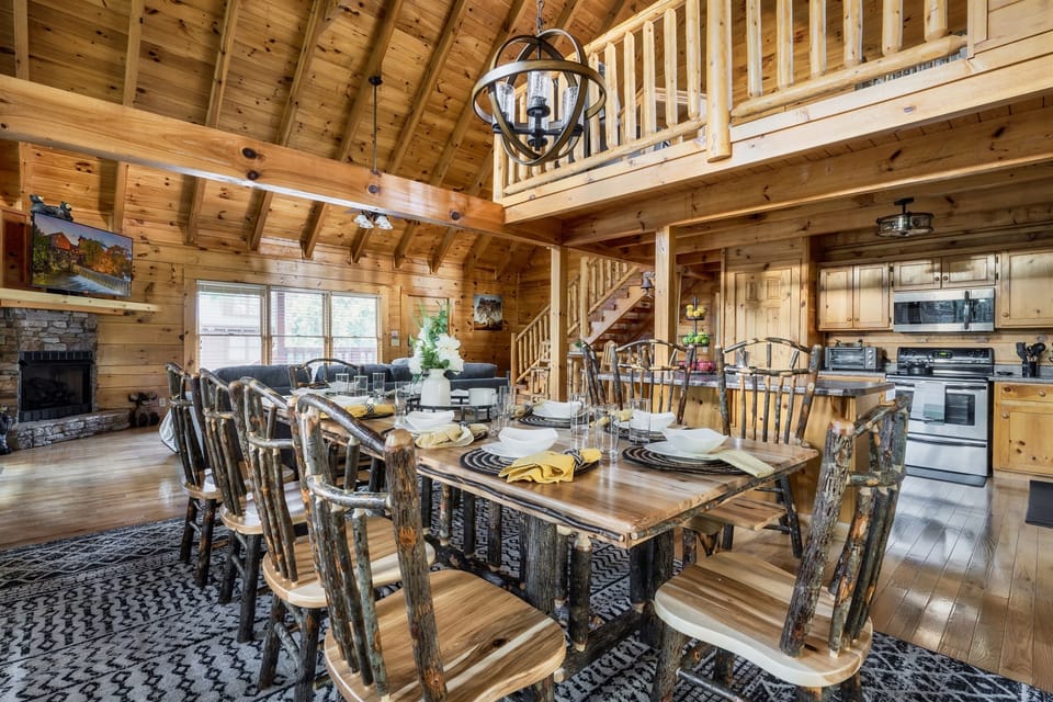 Cabin 2 Dining Area
