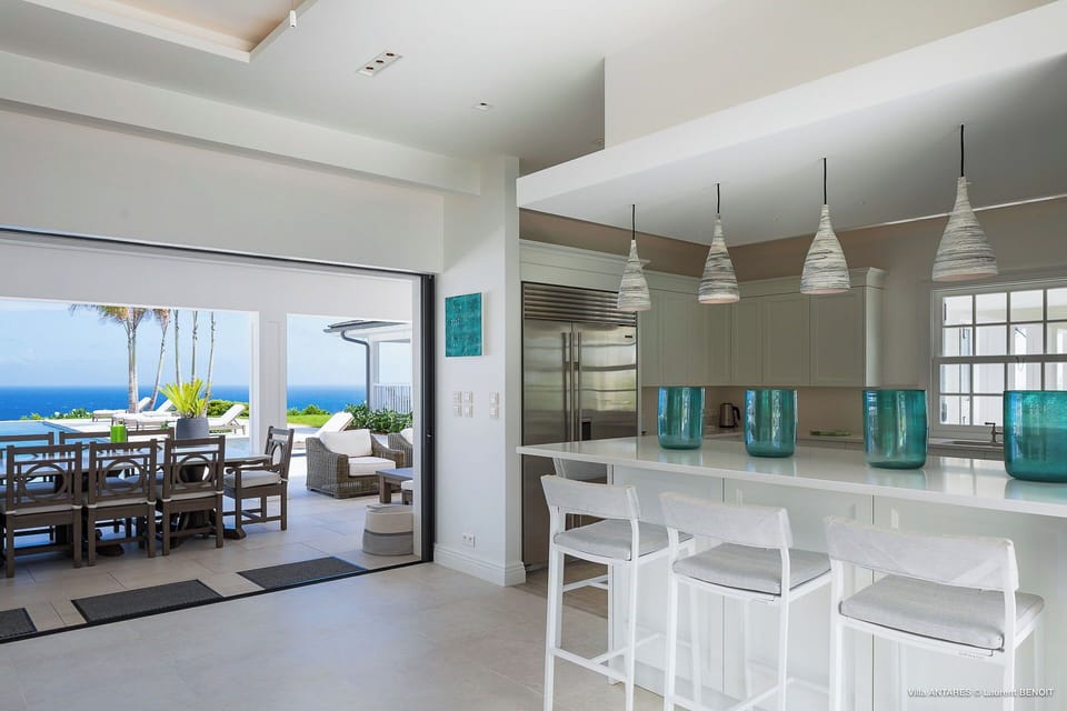 Fully equipped and air-conditioned kitchen. Electric oven, gas stove, microwave, refrigerator, mixer, centrifuge, freezer, dishwasher, Nespresso machine, blender, kettle, toaster, breakfast bar. Outdoor dining area under an ajoupa on the back of the prope