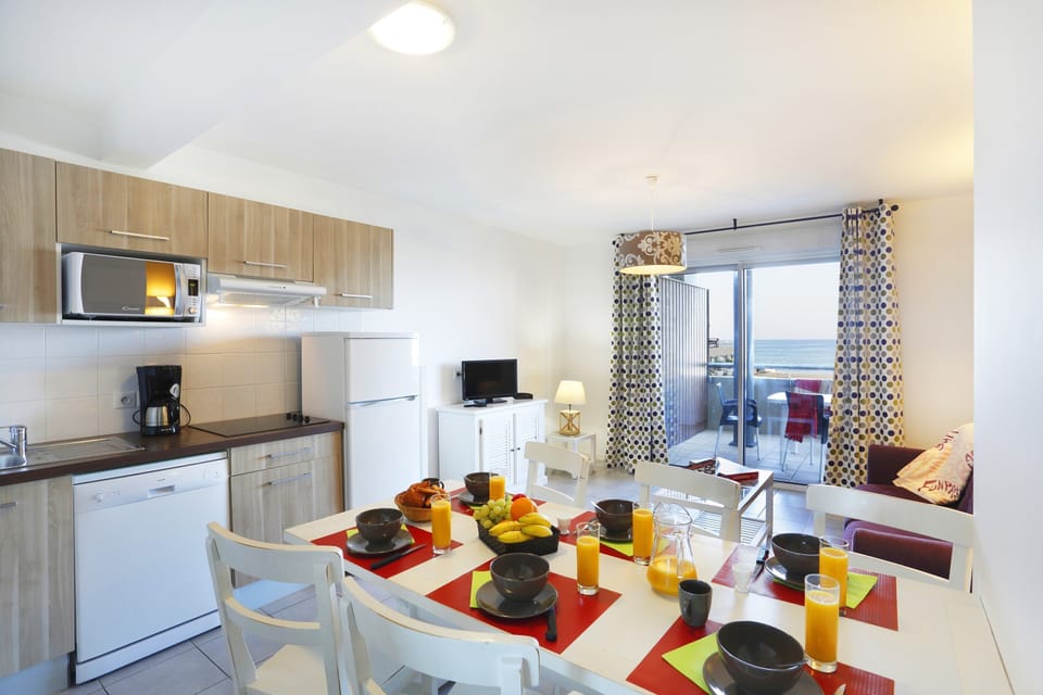 Welcome to your home away from home in gorgeous Capbreton! (Note: This unit MAY feature a balcony, but a sea view is not guaranteed.)