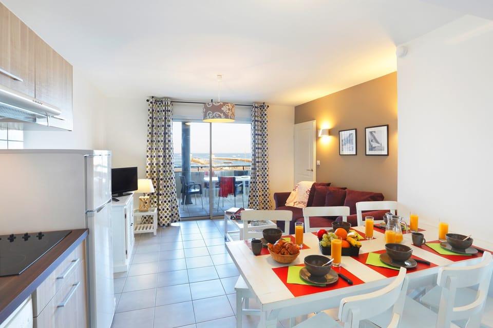 You will love the comfortable living area. (Please note, this unit MAY feature a balcony on request – let us know if you have a preference, but a sea view is not guaranteed.)