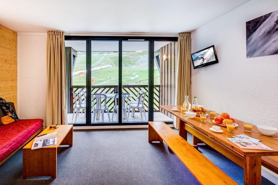 Welcome to our cozy and rustic apartment in Peyragudes.