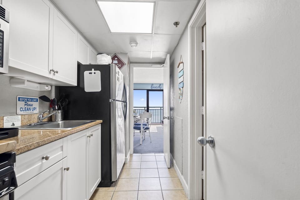 Full kitchen