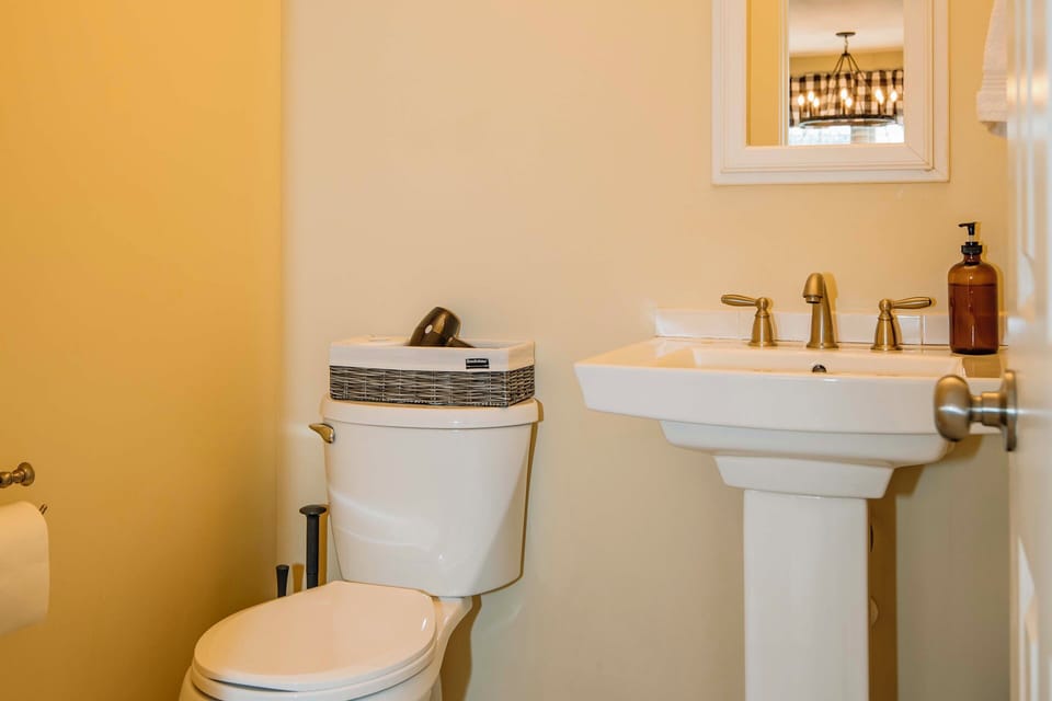 Half Bathroom | 1st Floor