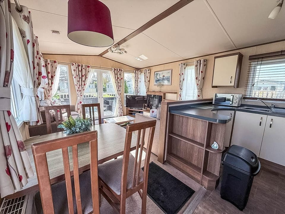 Plan your next UK break in Skegness and stay in a comfortable 8 berth caravan with living area and dining room.