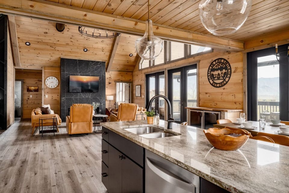 Fully stocked kitchen with everything you could need!