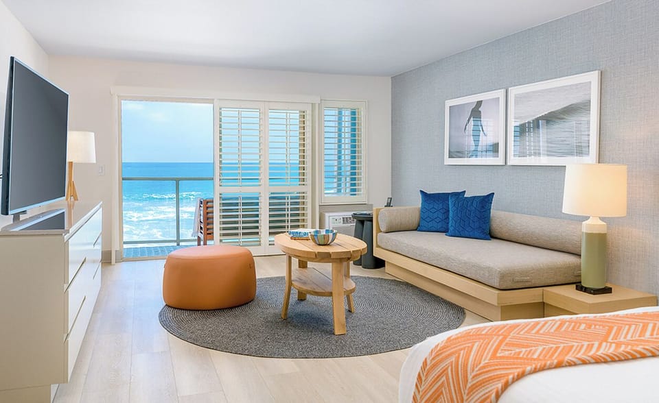Lounge by the window with endless blue-water scenery.