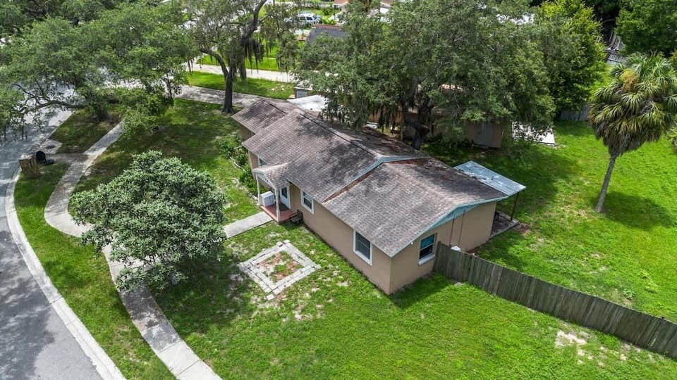 Enjoy a charming exterior with a lush lawn, cozy patio seating, and vibrant greenery. Private entrance, free parking, laundromat nearby, and long-term stays welcome!