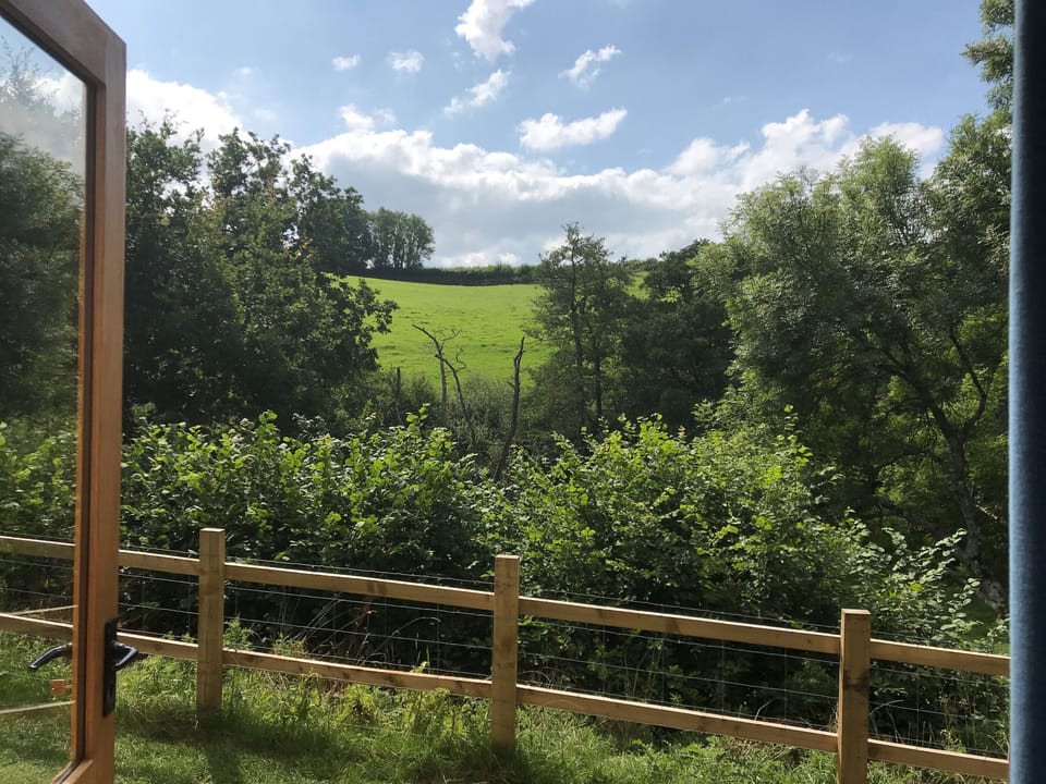 The Shepherds Snug, Powerstock: Beautiful rural views all around