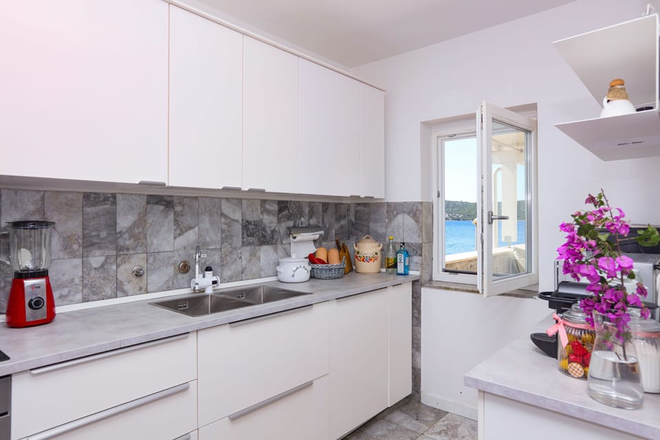 Kitchen 1