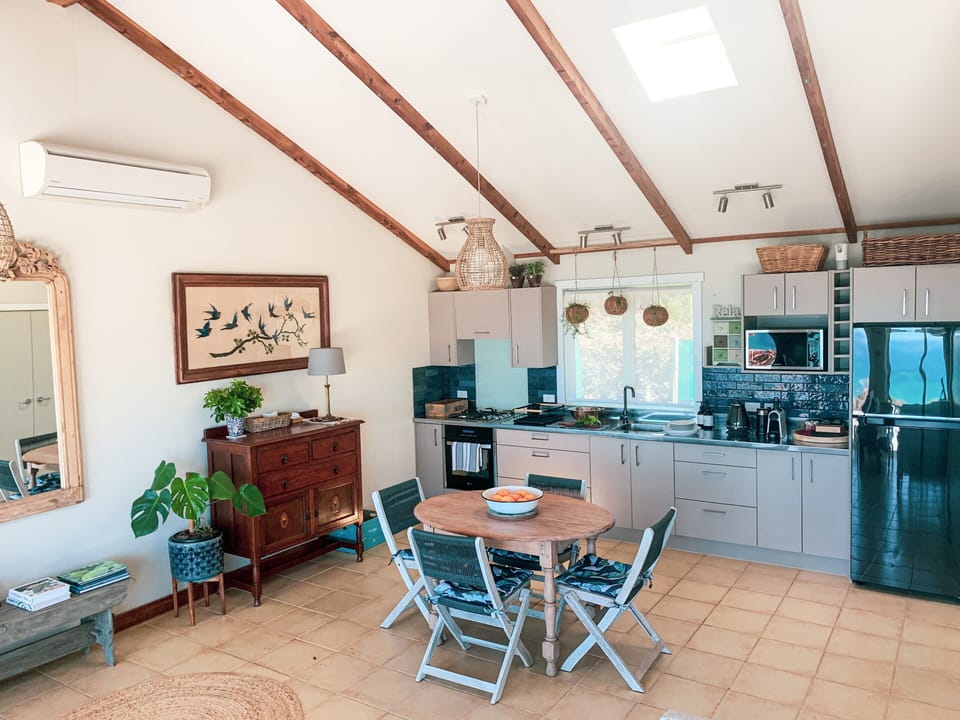 Enjoy preparing meals in the fully equipped kitchen

