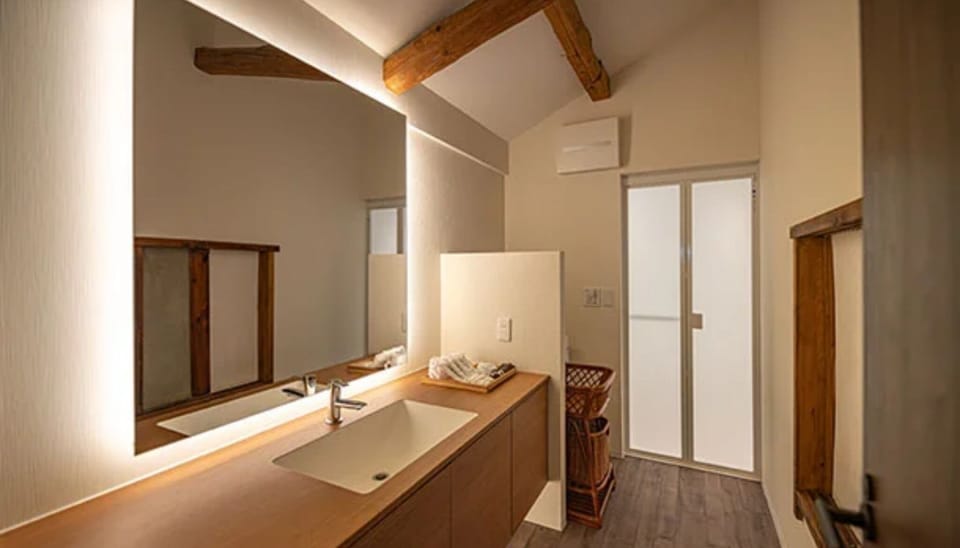 Atebi's washroom