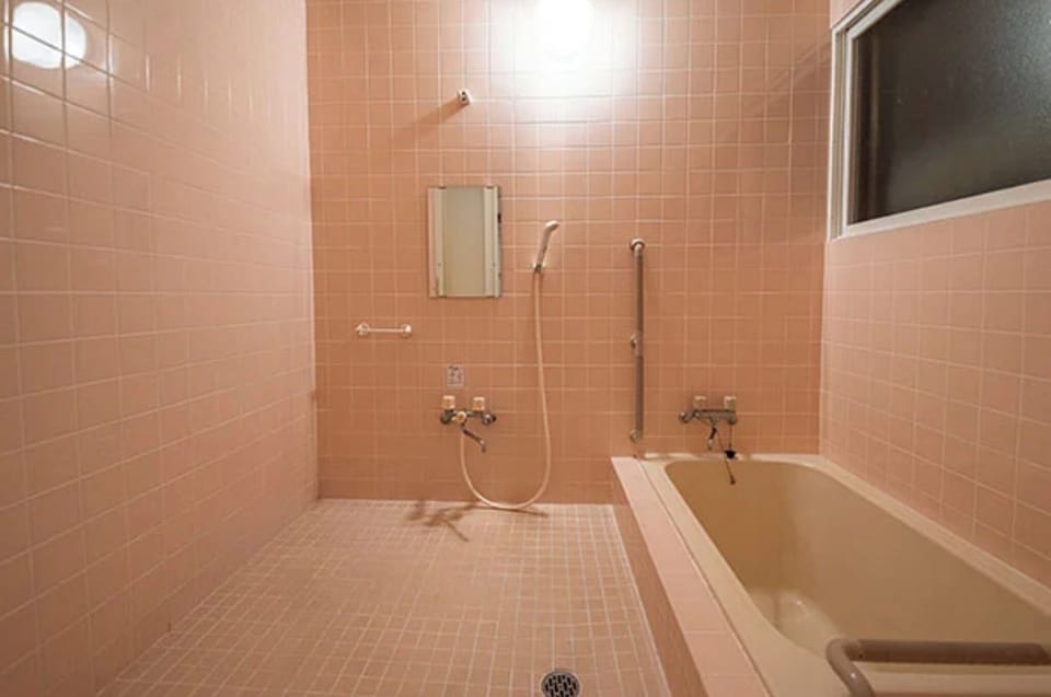 Tile bath
