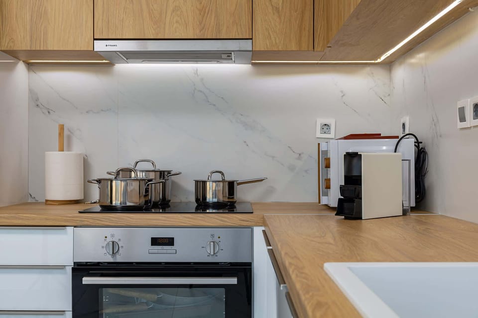 Fully Equipped Contemporary Kitchen