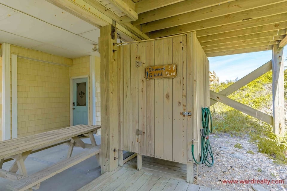 Outdoor Hot Cold Shower