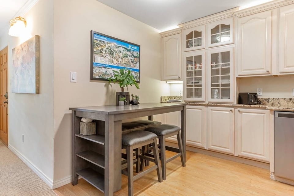 Fully Equipped Kitchen with Dining Room Table