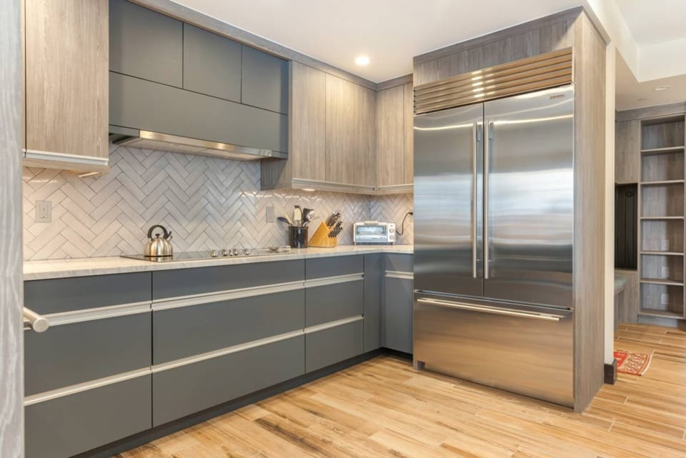 Chic and contemporary kitchen featuring sleek appliances and a spacious layout.