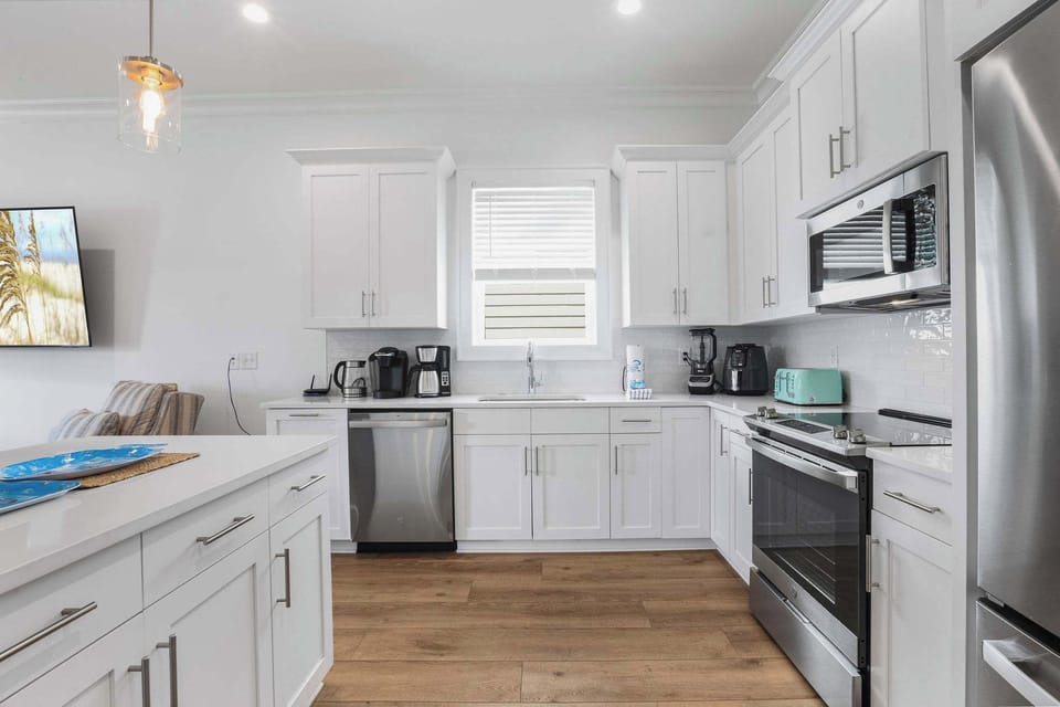 Well-equipped kitchen with Keurig & drip coffee maker, air fryer, rice cooker, & Ninja blender. 