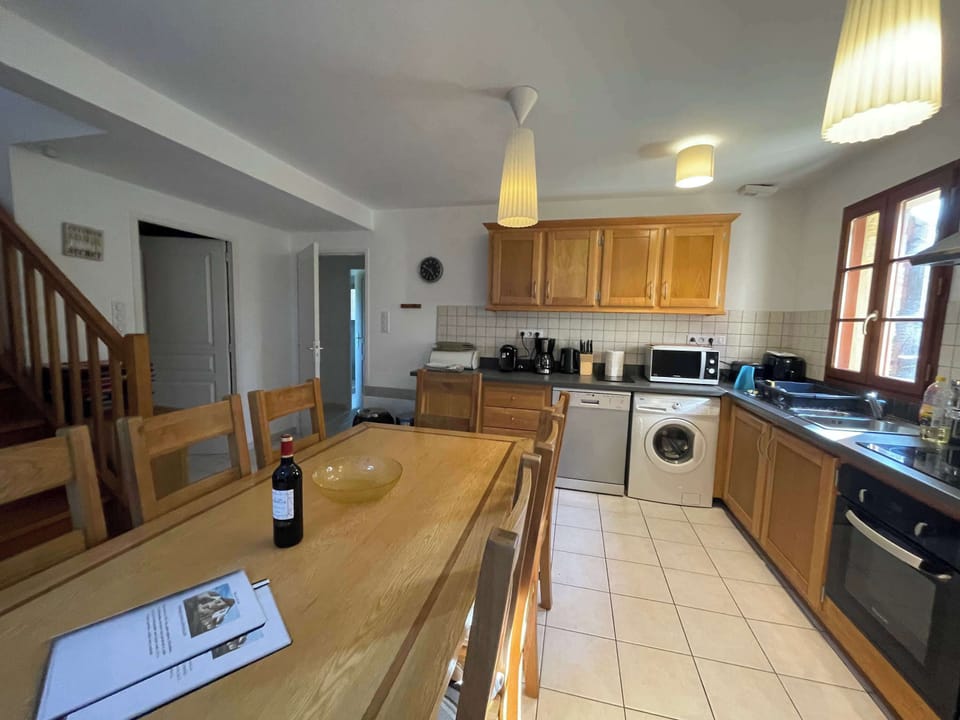 Kitchen - Dining area