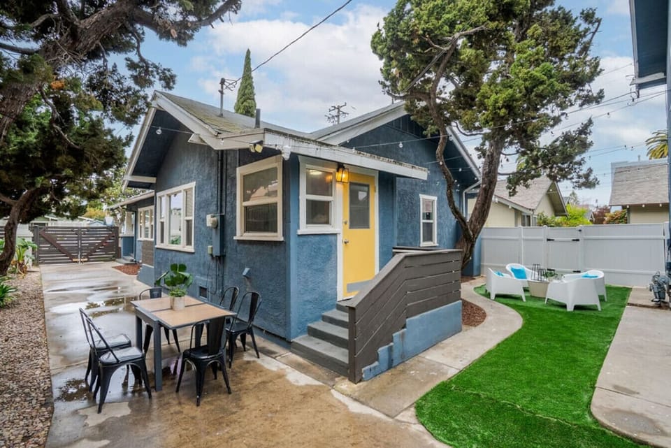 Nice rare outdoor with dining space and hang out spot