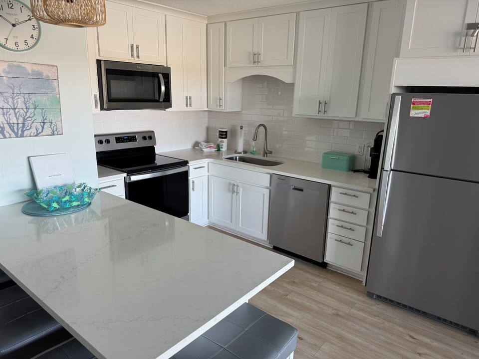 Fully equipped Kitchen with Blender, Toaster, Keurig Coffee Maker