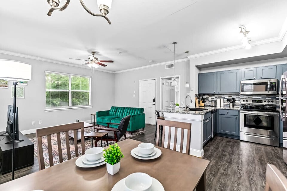You’ll love the convenience of this fully equipped kitchen, where you can brew coffee, cook meals, or prepare snacks. The cozy layout and warm ambiance make cooking here a delightful part of your stay.