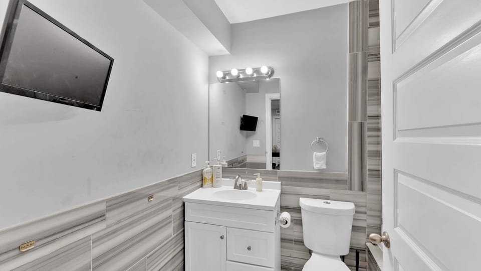 Full Bathroom
