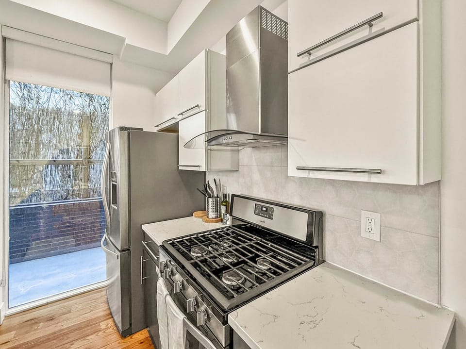 Full Kitchen 