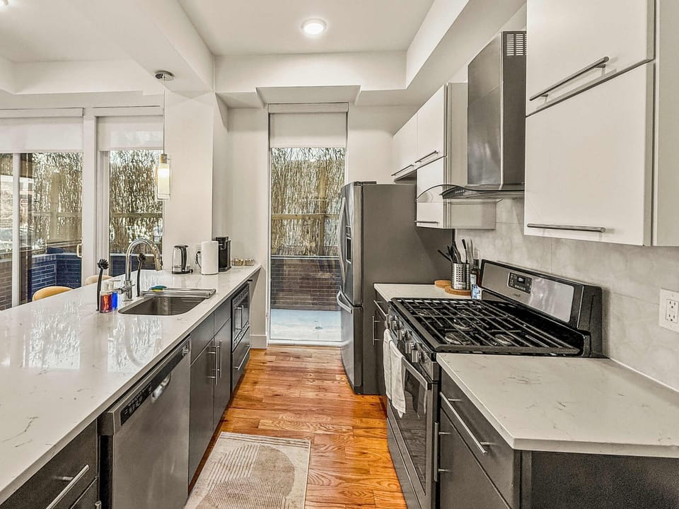 Full Kitchen 