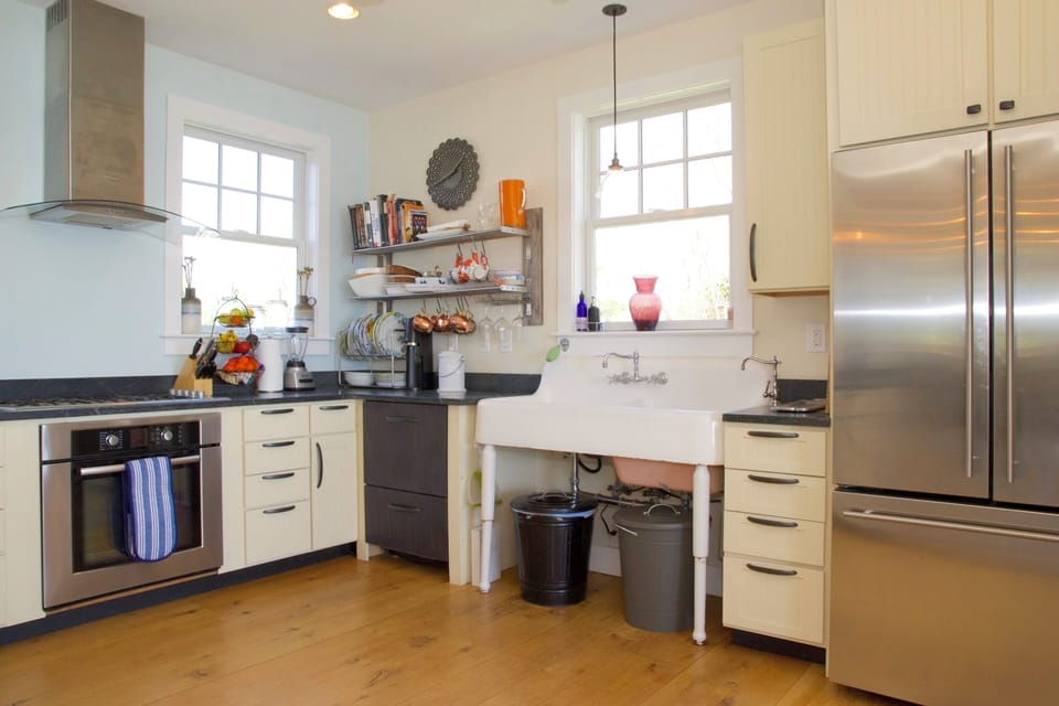 Fully equipped chef's kitchen