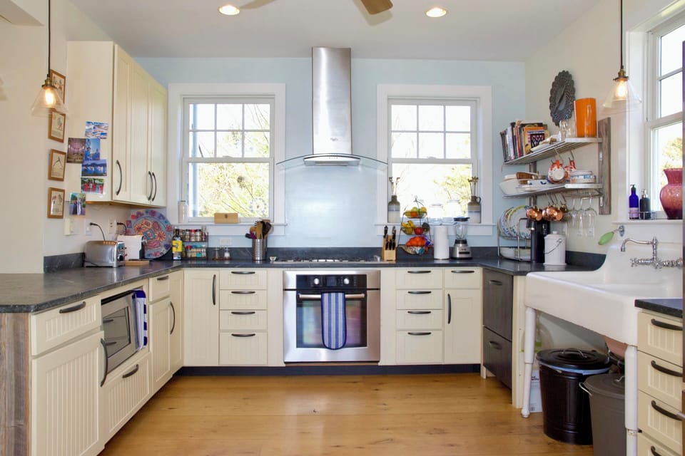 Fully equipped chef's kitchen
